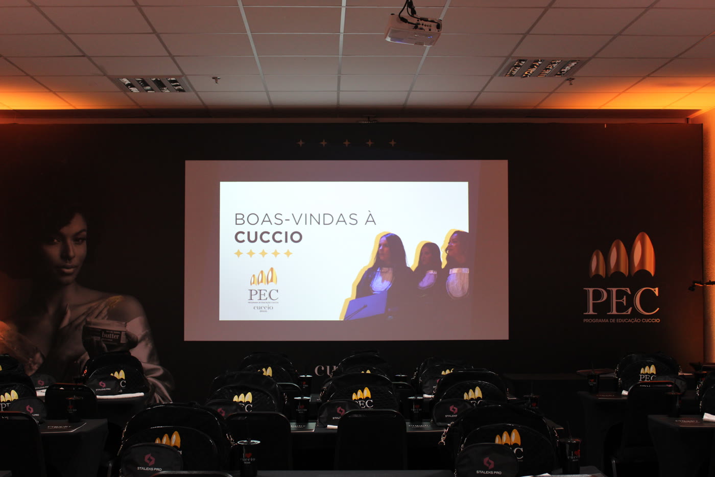 Educadora Cuccio inspirando profissionais